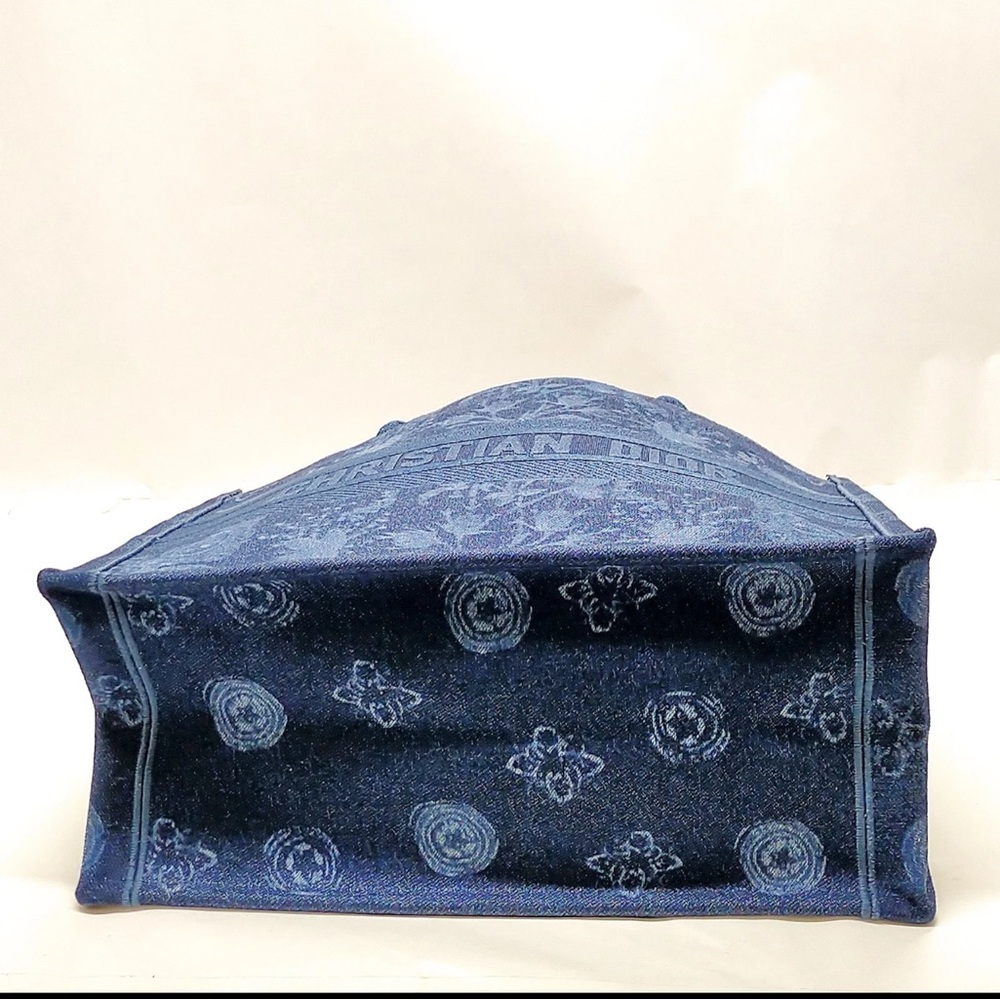 Christian Dior Large Book Tote in Denim Blue Toile de Jouy COA/dustbag - Picture 3 of 15